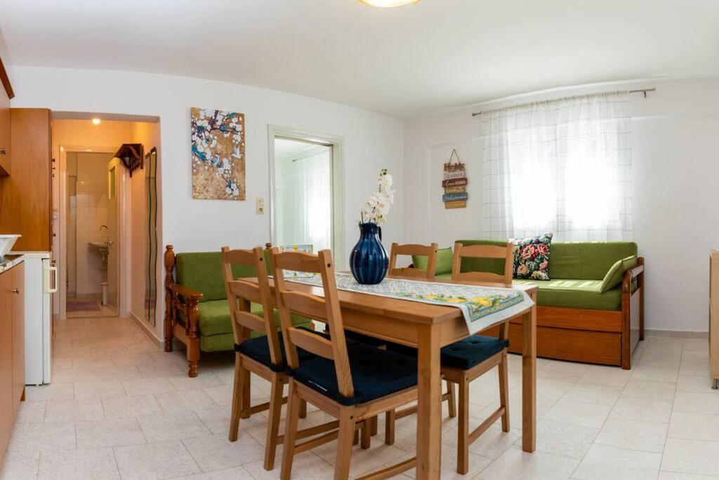 Central Little Home Калампака Екстериор снимка